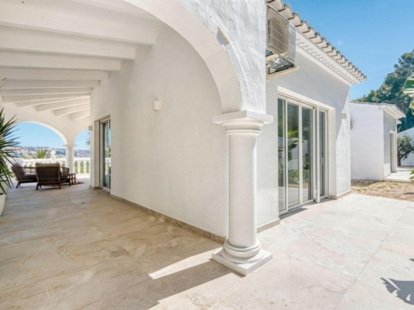 C3XY4646JAV Renovated villa with sea view for sale in Piver