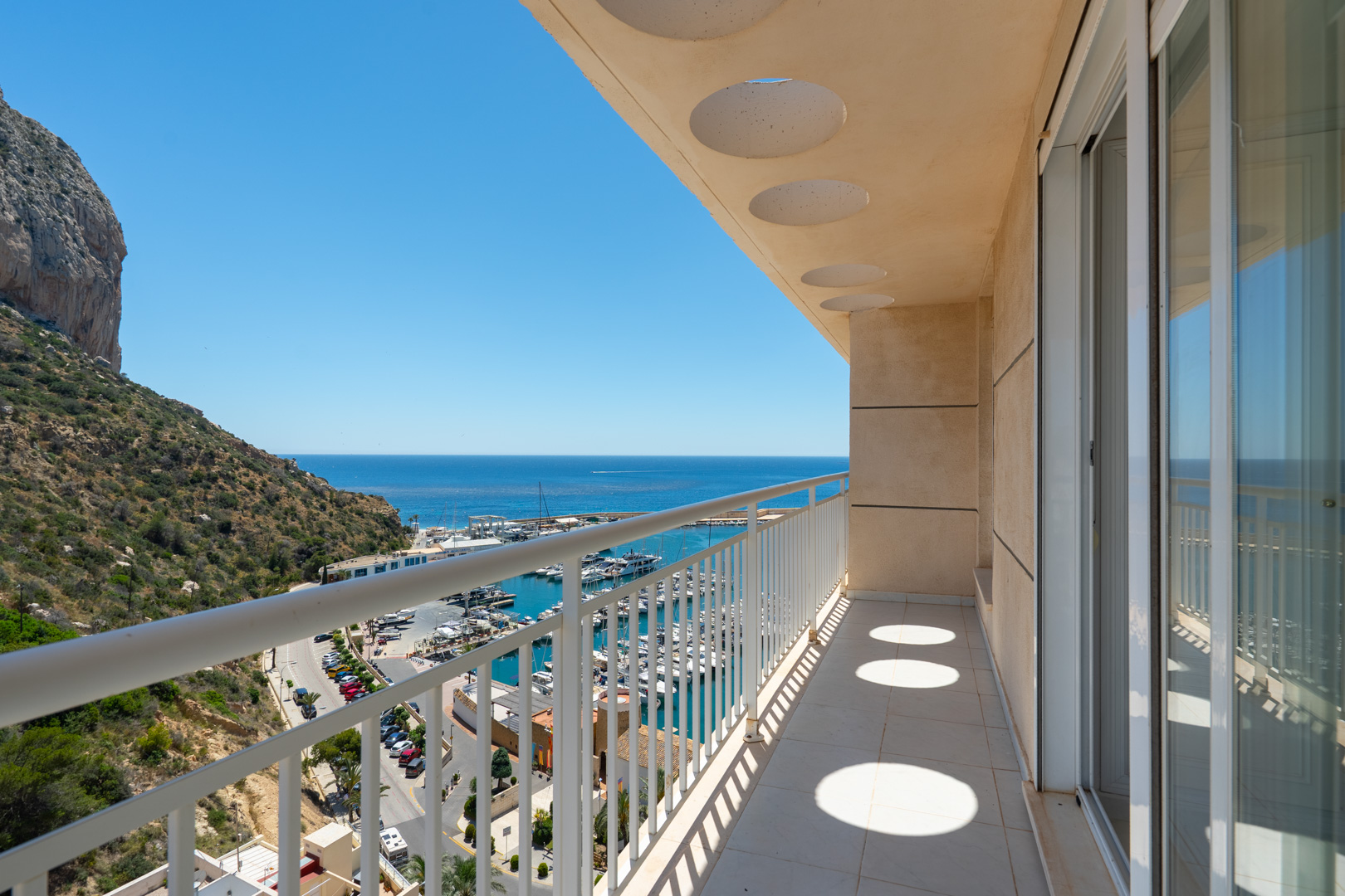 C4XY4655CAL Eerstelijns penthouse met panoramisch zeezicht te koop in de haven van Calpe