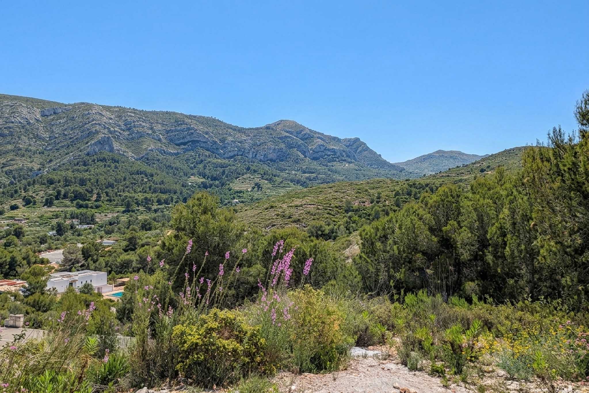 OFF7120PED Nieuwbouwwilla in Ibiza-stijl met panoramisch uitzicht op de bergen, te koop in Pedreguer