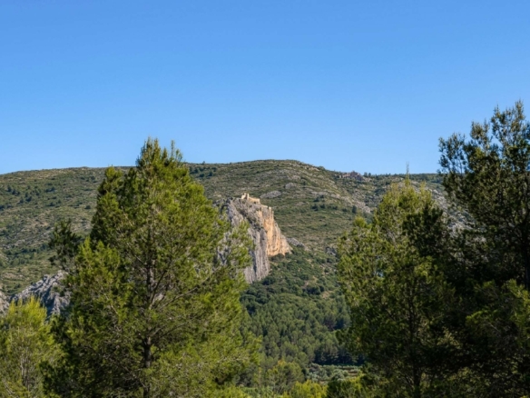OFF7120PED Nieuwbouwwilla in Ibiza-stijl met panoramisch uitzicht op de bergen, te koop in Pedreguer