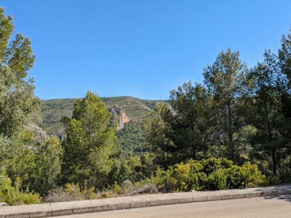 OFF7120PED Nieuwbouwwilla in Ibiza-stijl met panoramisch uitzicht op de bergen, te koop in Pedreguer