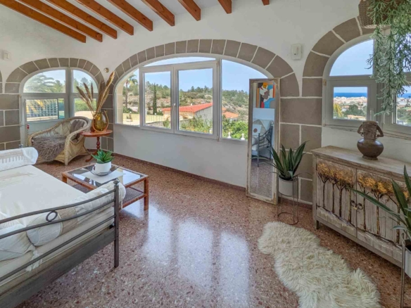 C4XY8333DEN Villa mit Pool und Panoramablick aufs Meer in Denia zu verkaufen.