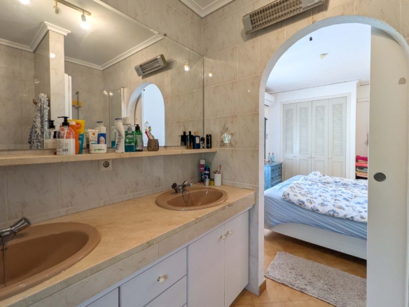 C4XY8333DEN Villa mit Pool und Panoramablick aufs Meer in Denia zu verkaufen.