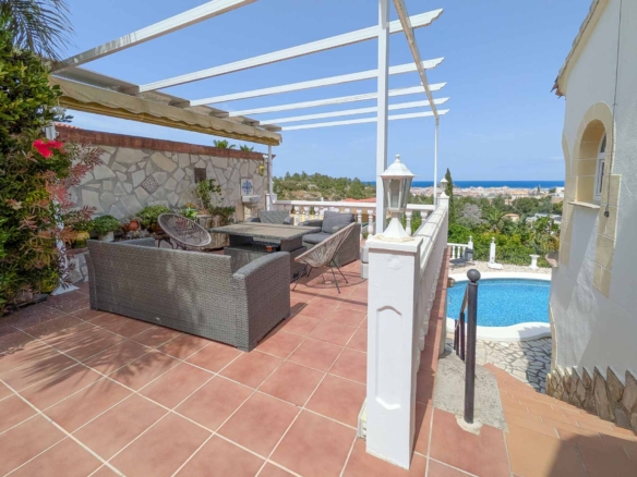 C4XY8333DEN Villa mit Pool und Panoramablick aufs Meer in Denia zu verkaufen.