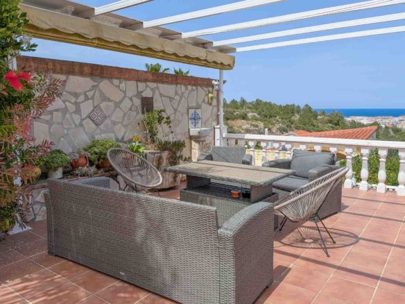 C4XY8333DEN Villa mit Pool und Panoramablick aufs Meer in Denia zu verkaufen.