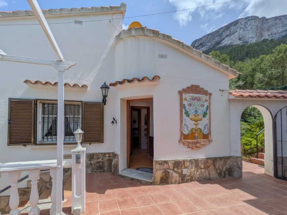 C4XY8333DEN Villa mit Pool und Panoramablick aufs Meer in Denia zu verkaufen.