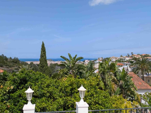 C4XY8333DEN Villa mit Pool und Panoramablick aufs Meer in Denia zu verkaufen.