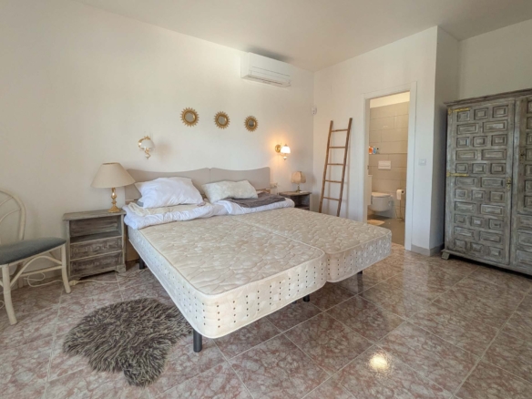 C4XY8333DEN Villa mit Pool und Panoramablick aufs Meer in Denia zu verkaufen.