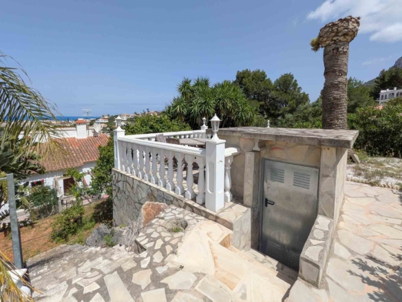 C4XY8333DEN Villa mit Pool und Panoramablick aufs Meer in Denia zu verkaufen.