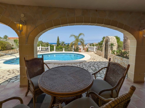 C4XY8333DEN Villa mit Pool und Panoramablick aufs Meer in Denia zu verkaufen.