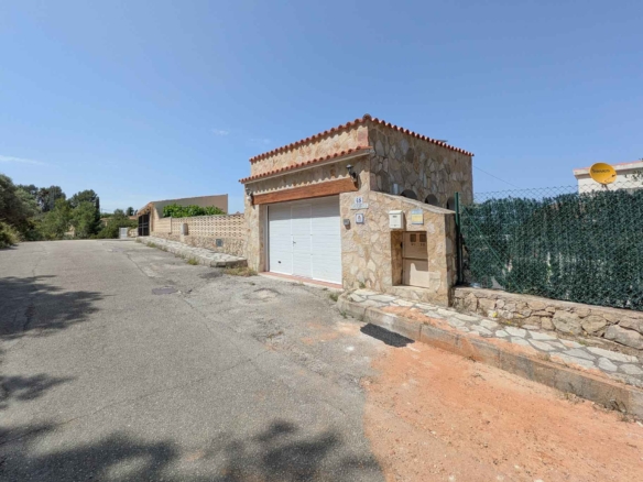 C4XY8333DEN Villa mit Pool und Panoramablick aufs Meer in Denia zu verkaufen.