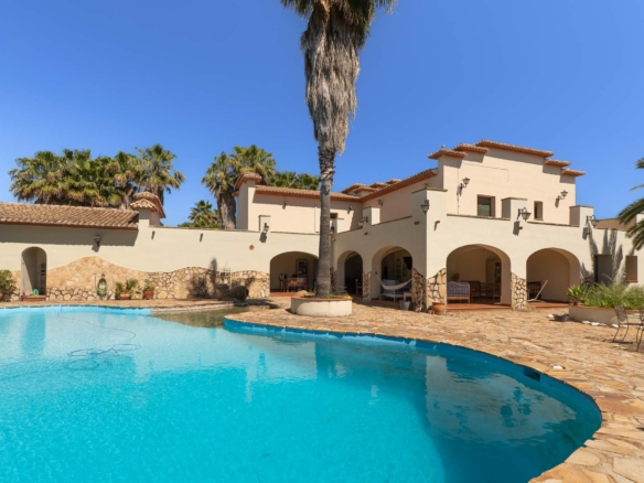 C4XY8336OND Villa à vendre à Ondara.