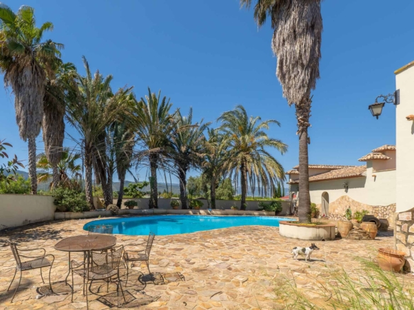 C4XY8336OND Villa à vendre à Ondara.
