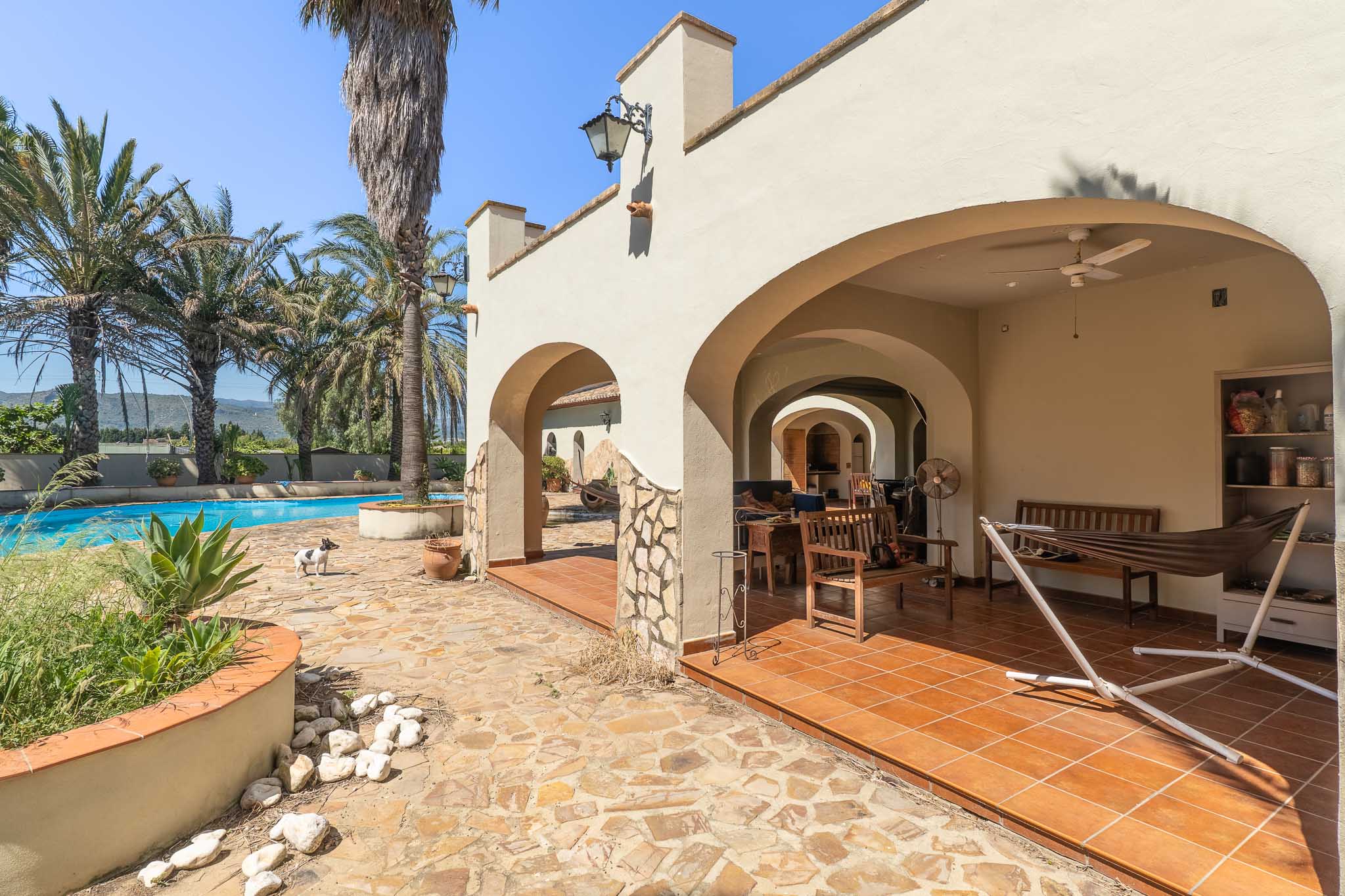 C4XY8336OND Villa à vendre à Ondara.