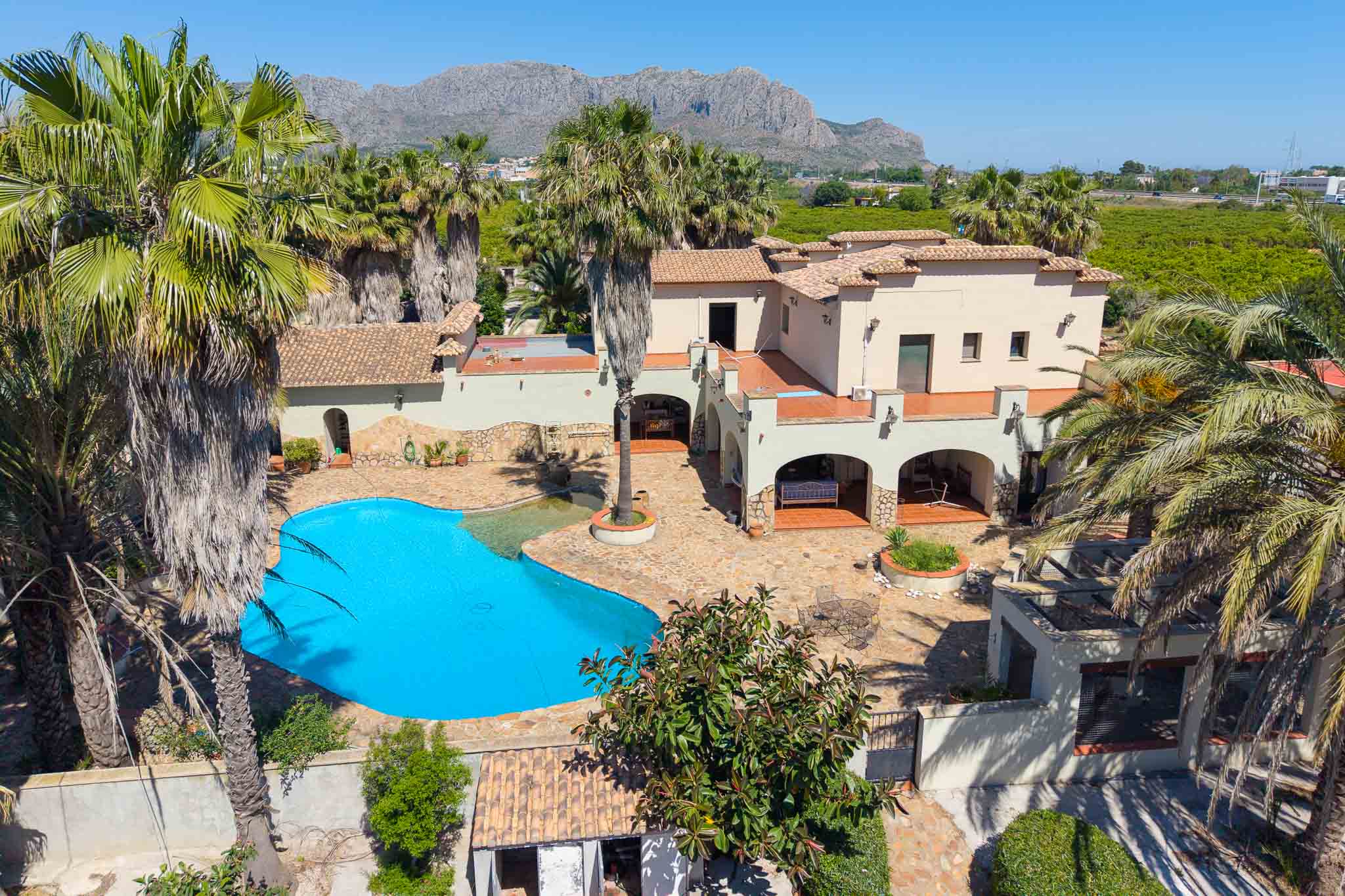 C4XY8336OND Villa à vendre à Ondara.
