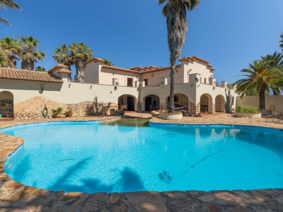 C4XY8336OND Villa à vendre à Ondara.