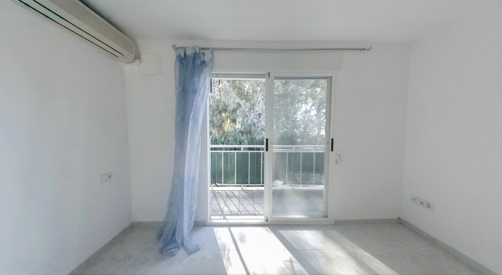 4664ALB Doppelhaushälfte zum Verkauf, 200 m vom Strand in Albir entfernt