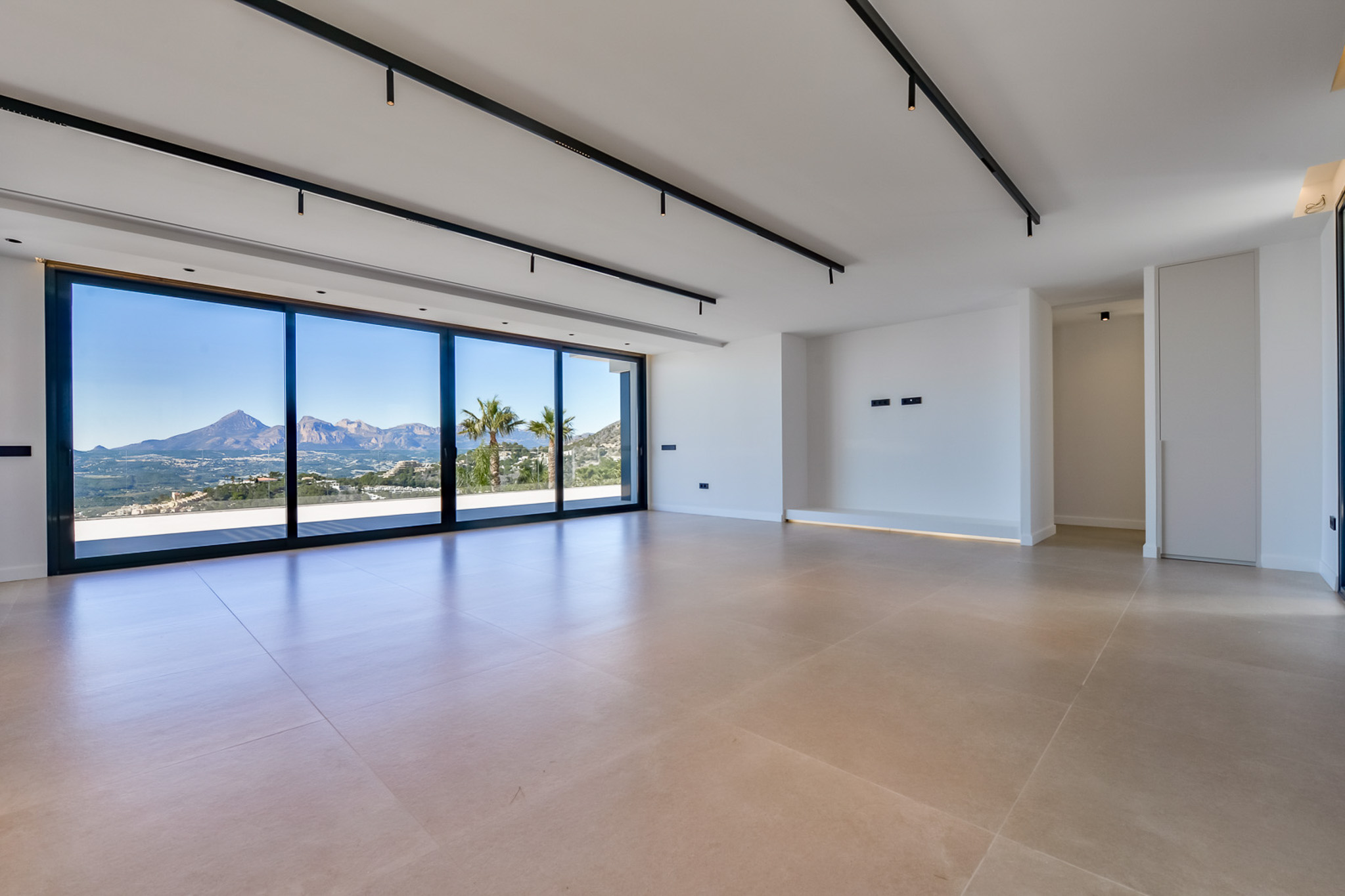 C4XY8342ALT - C4XY8342ALT Villa moderna con vistas al mar y a la montaña en venta en Altea.