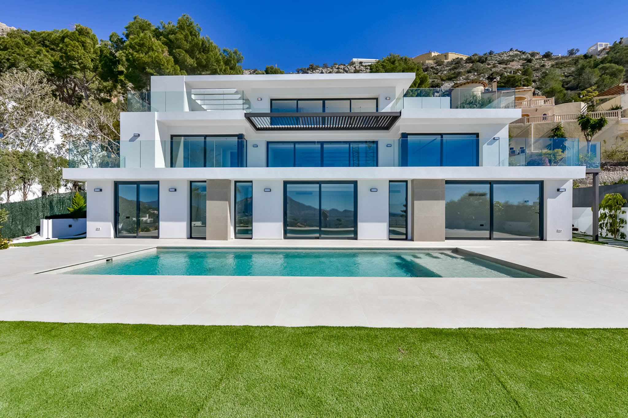 C4XY8342ALT - C4XY8342ALT Villa moderna con vistas al mar y a la montaña en venta en Altea.