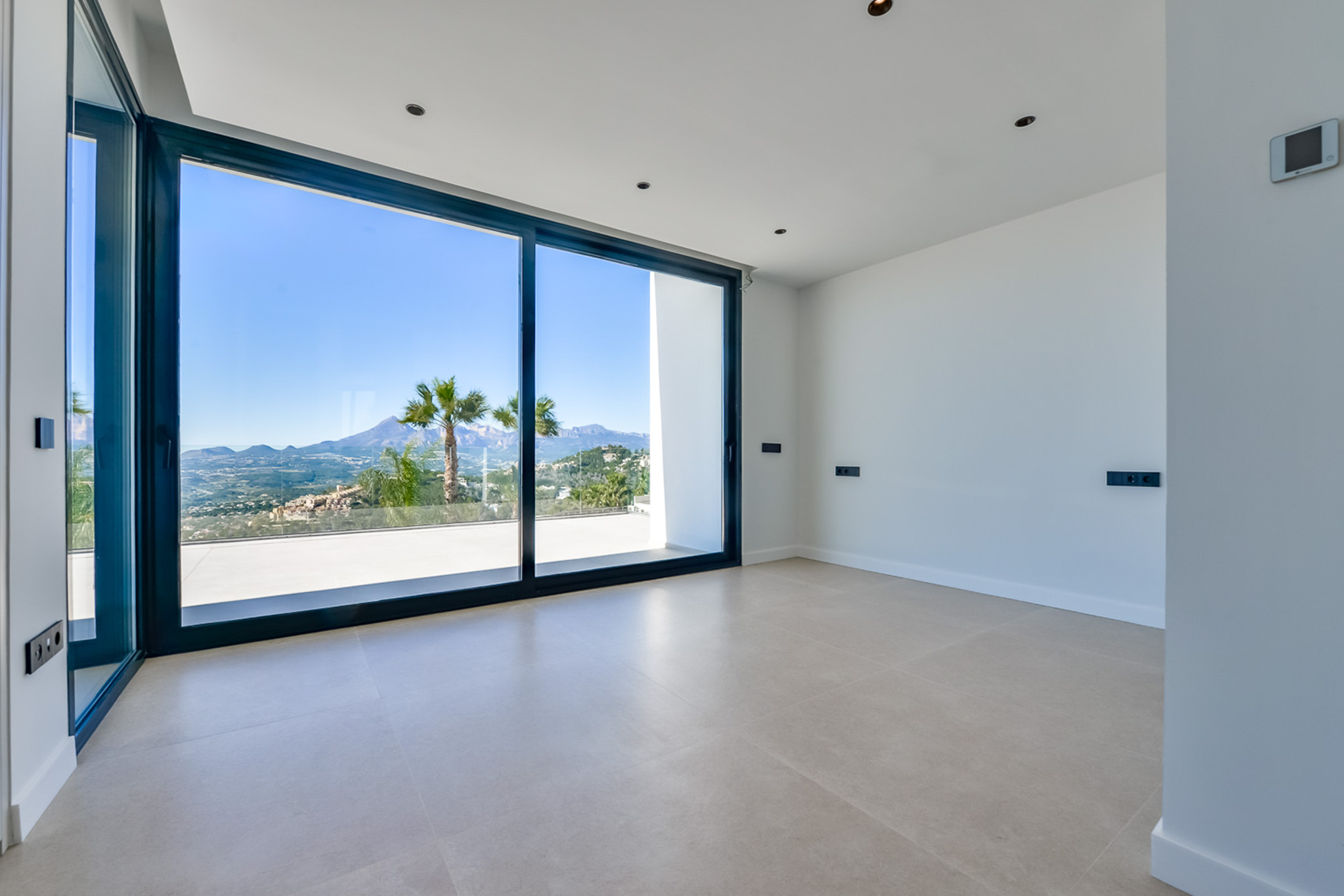 C4XY8342ALT - C4XY8342ALT Villa moderna con vistas al mar y a la montaña en venta en Altea.