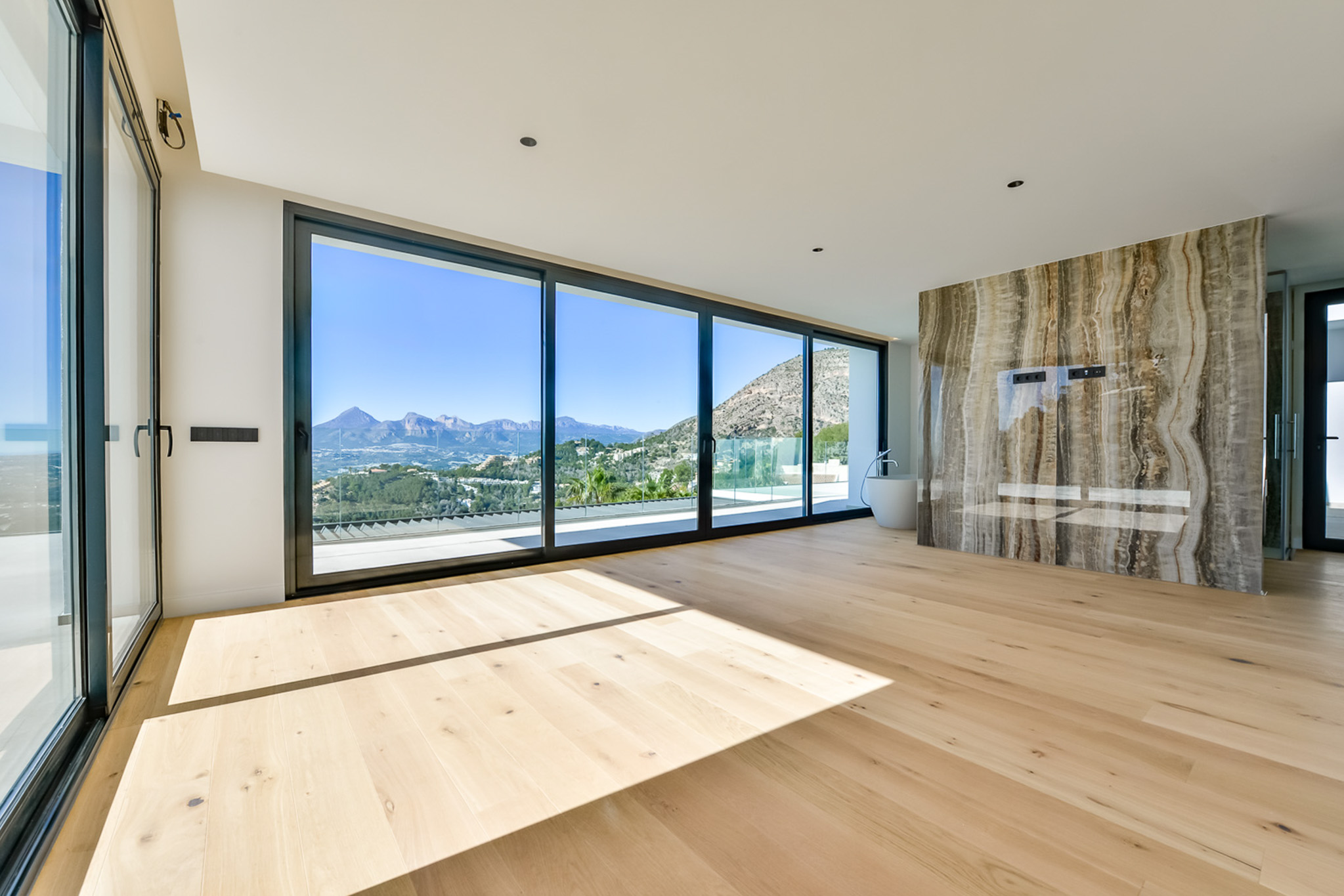 C4XY8342ALT - C4XY8342ALT Villa moderna con vistas al mar y a la montaña en venta en Altea.