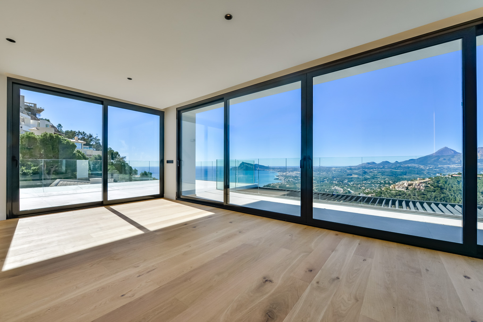 C4XY8342ALT - C4XY8342ALT Villa moderna con vistas al mar y a la montaña en venta en Altea.