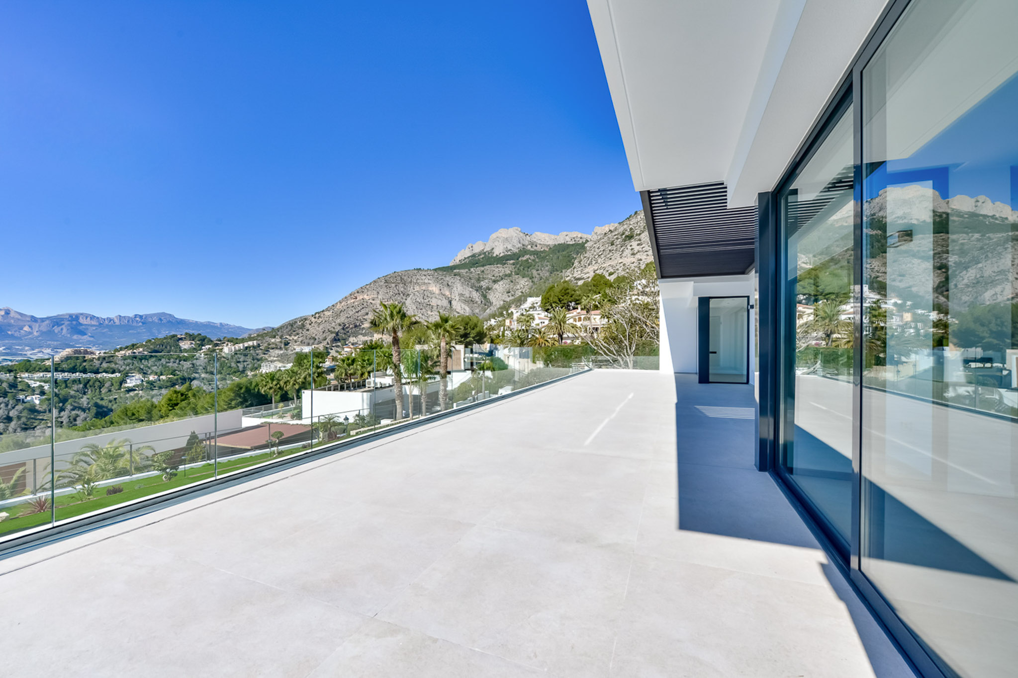 C4XY8342ALT - C4XY8342ALT Villa moderna con vistas al mar y a la montaña en venta en Altea.
