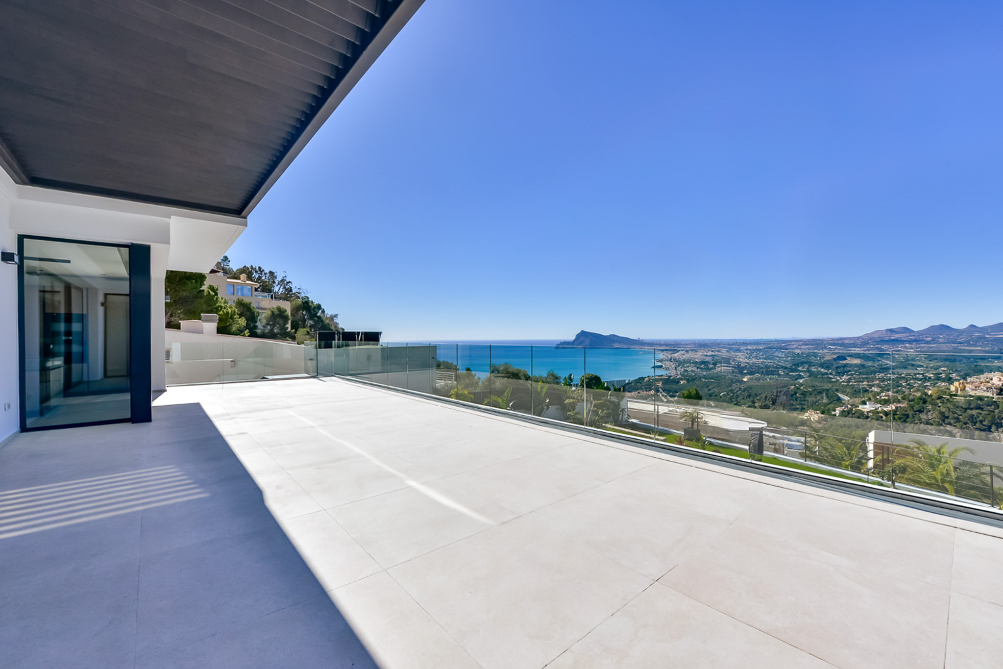 C4XY8342ALT - C4XY8342ALT Villa moderna con vistas al mar y a la montaña en venta en Altea.