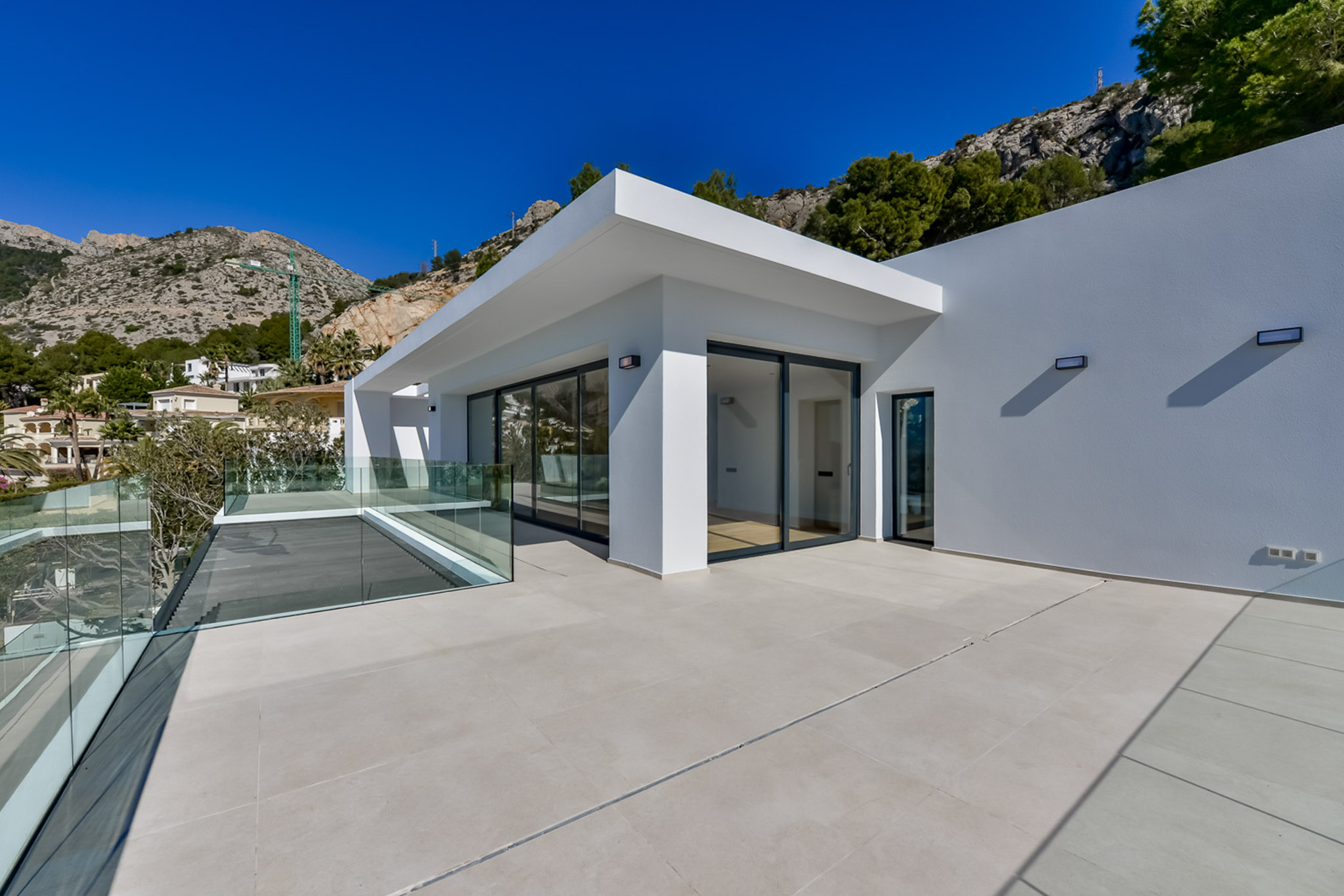 C4XY8342ALT - C4XY8342ALT Villa moderna con vistas al mar y a la montaña en venta en Altea.