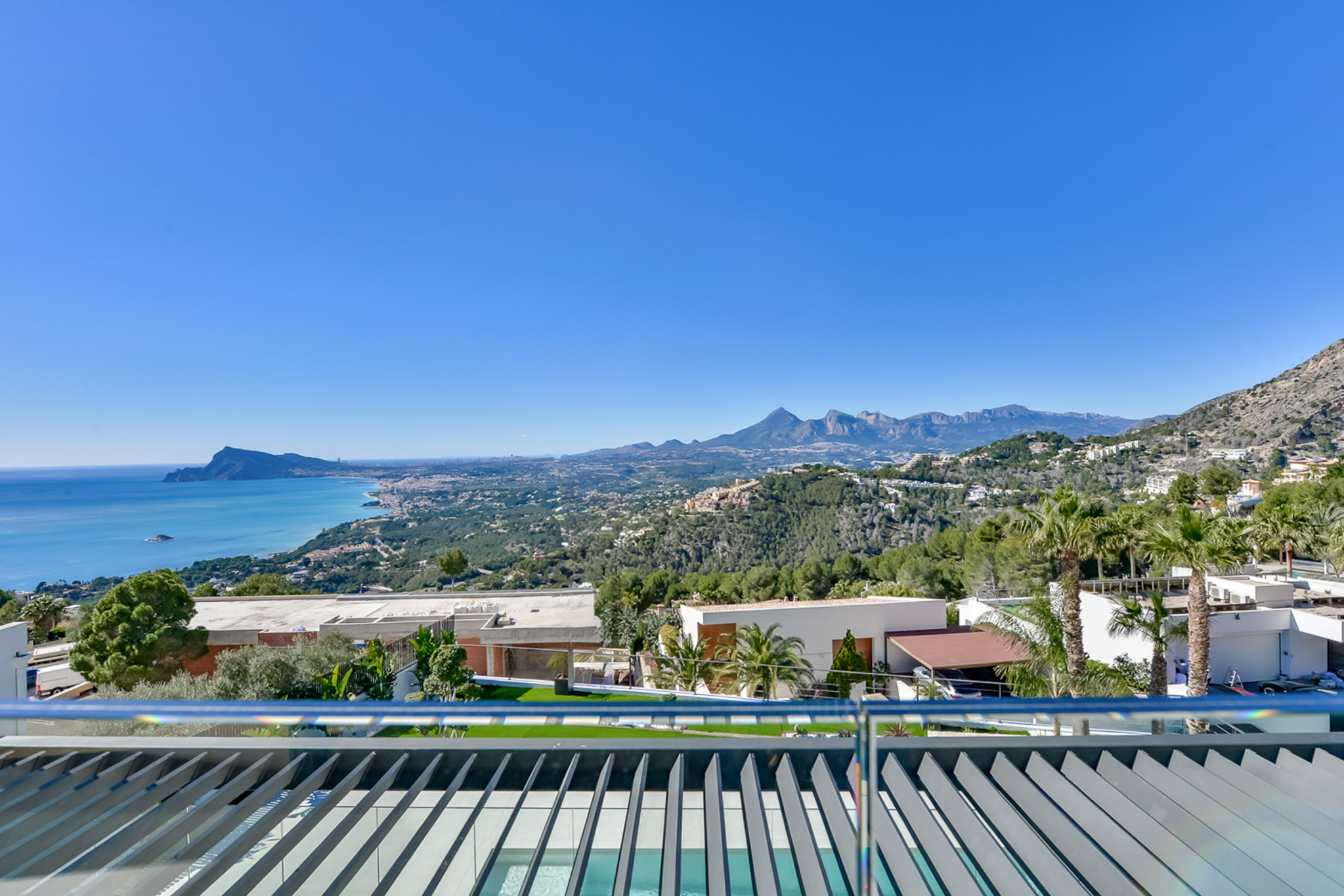 C4XY8342ALT - C4XY8342ALT Villa moderna con vistas al mar y a la montaña en venta en Altea.