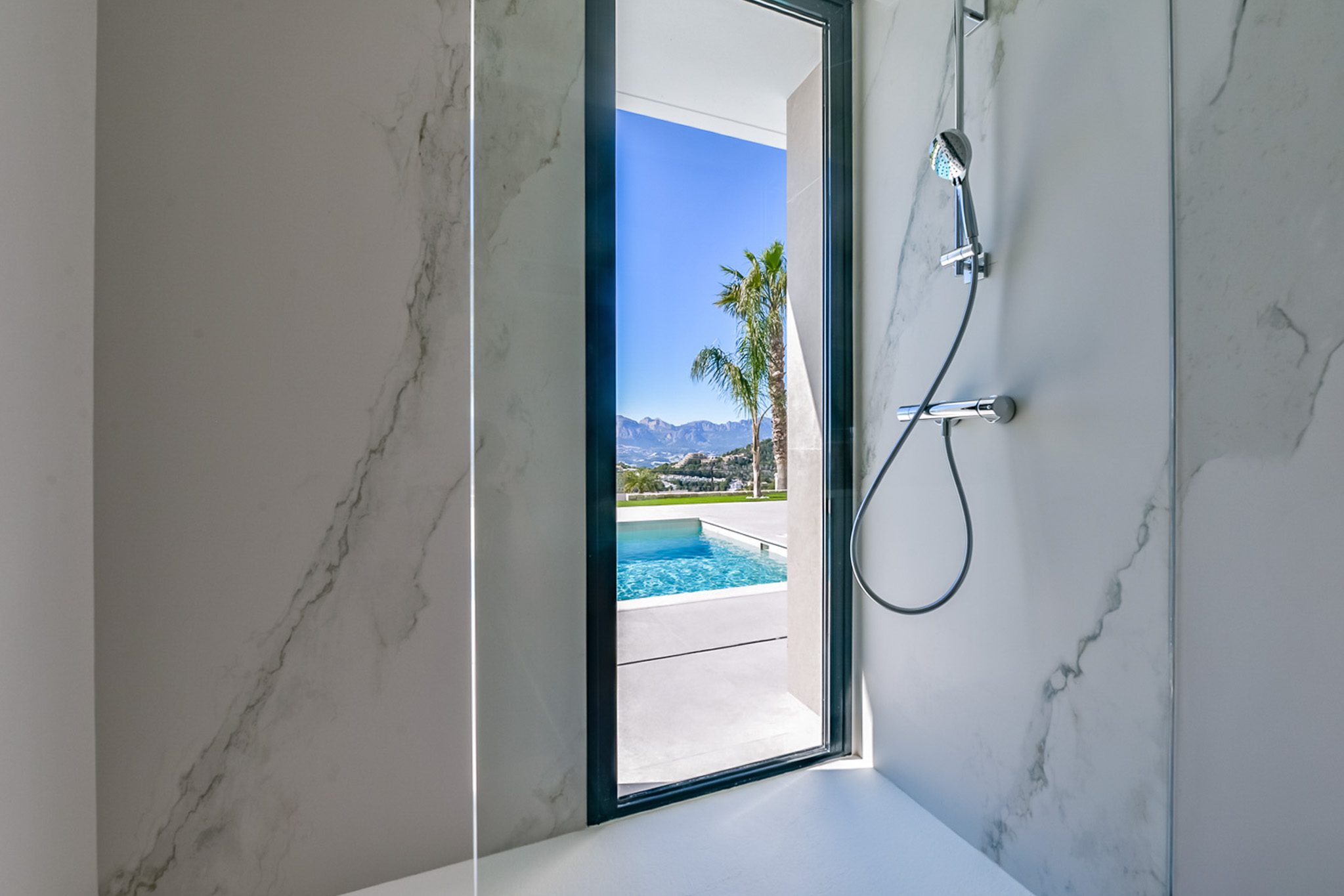 C4XY8342ALT - C4XY8342ALT Villa moderna con vistas al mar y a la montaña en venta en Altea.