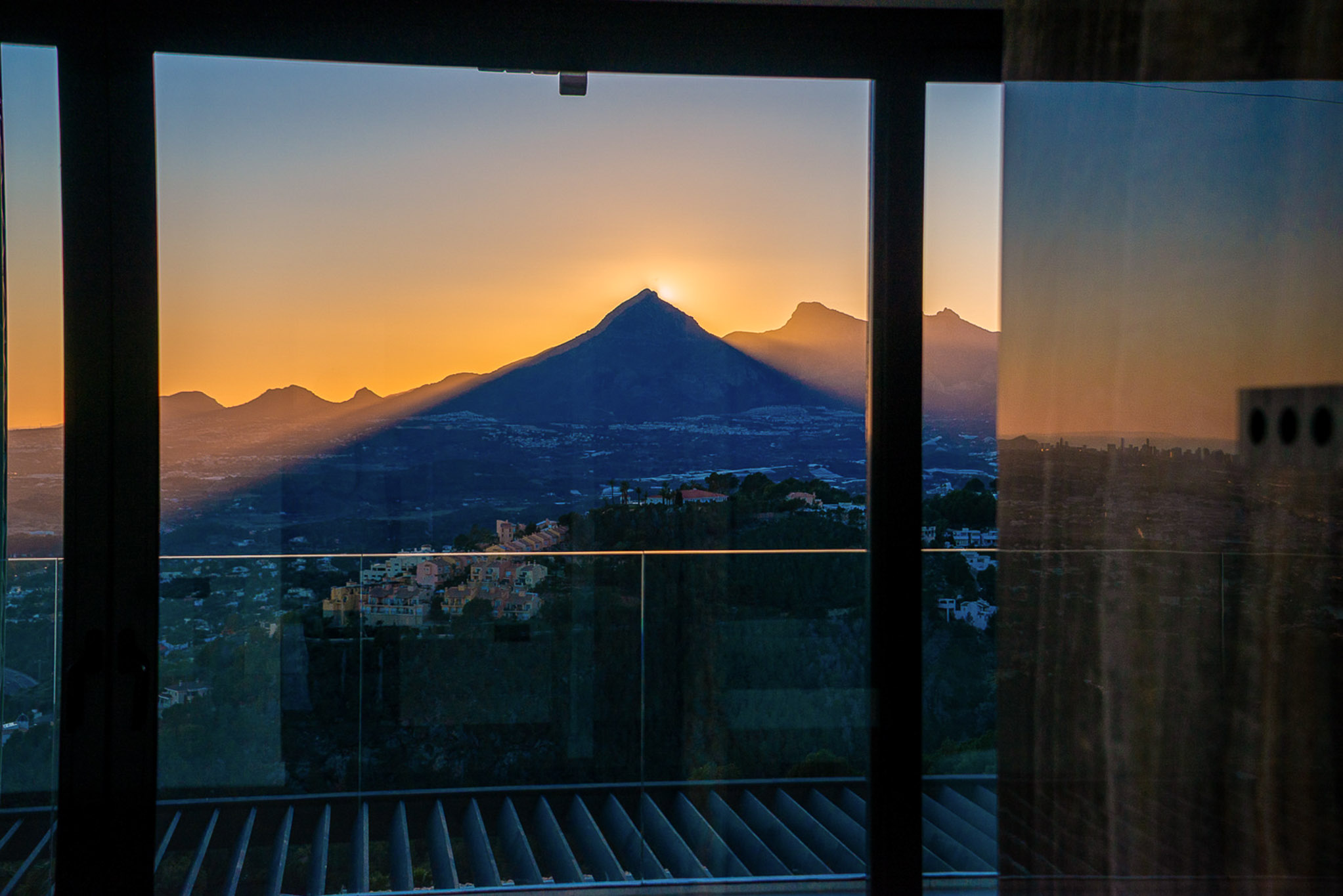C4XY8342ALT - C4XY8342ALT Villa moderna con vistas al mar y a la montaña en venta en Altea.