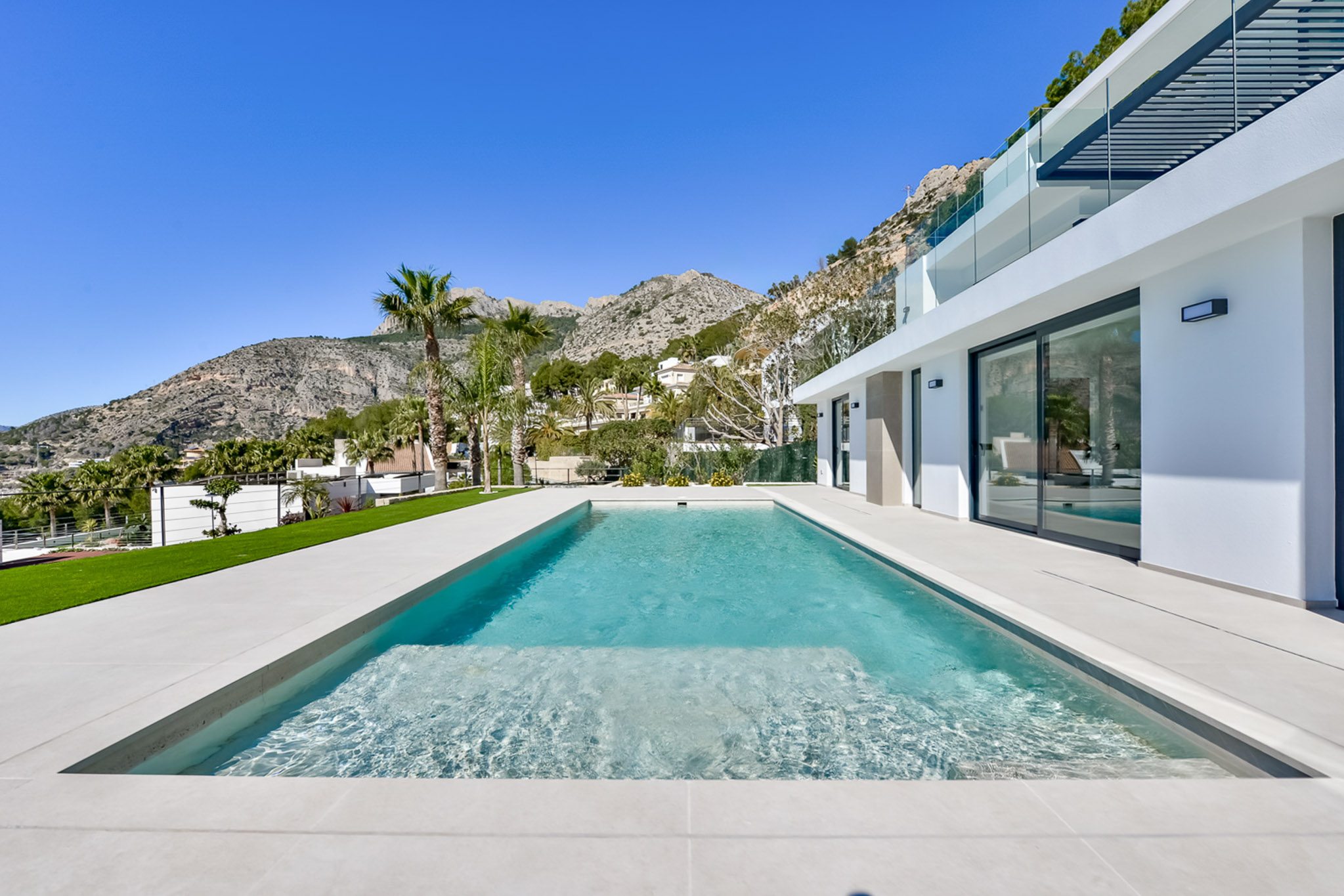 C4XY8342ALT - C4XY8342ALT Villa moderna con vistas al mar y a la montaña en venta en Altea.