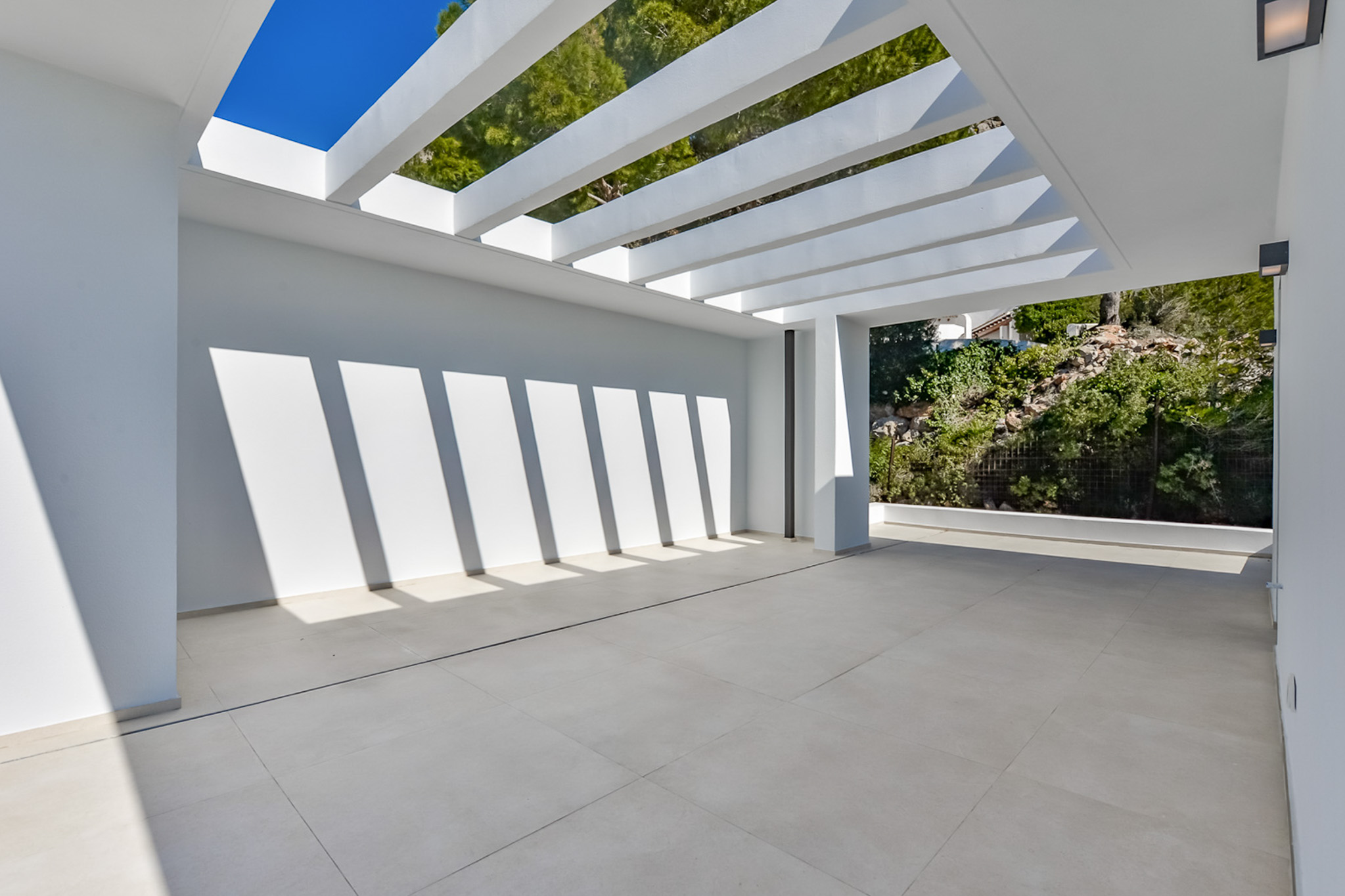C4XY8342ALT - C4XY8342ALT Villa moderna con vistas al mar y a la montaña en venta en Altea.