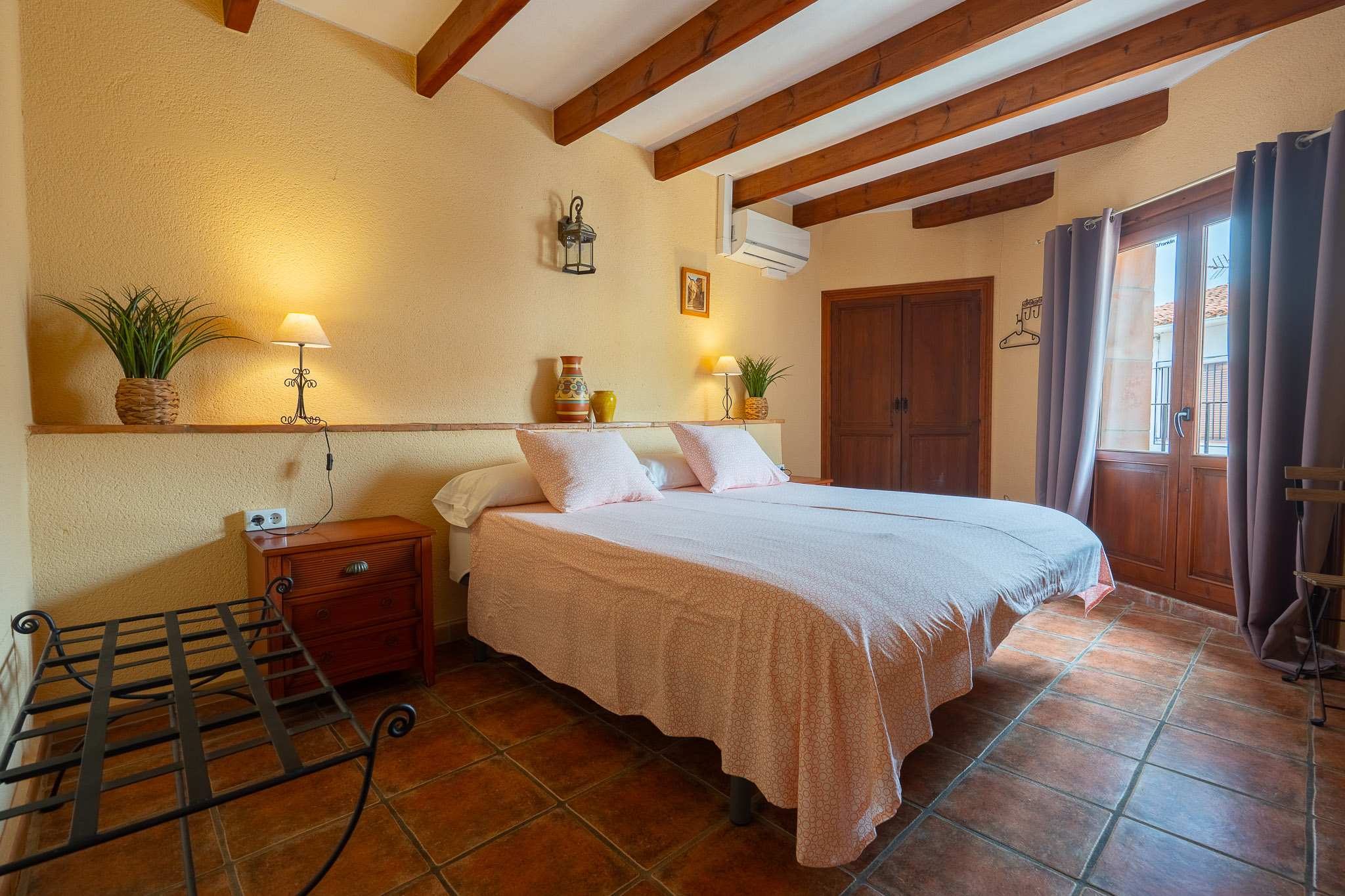 C4XY4674SAG - C4XY4674SAG Fully operational B with bar and independent apartment for sale in Sagra