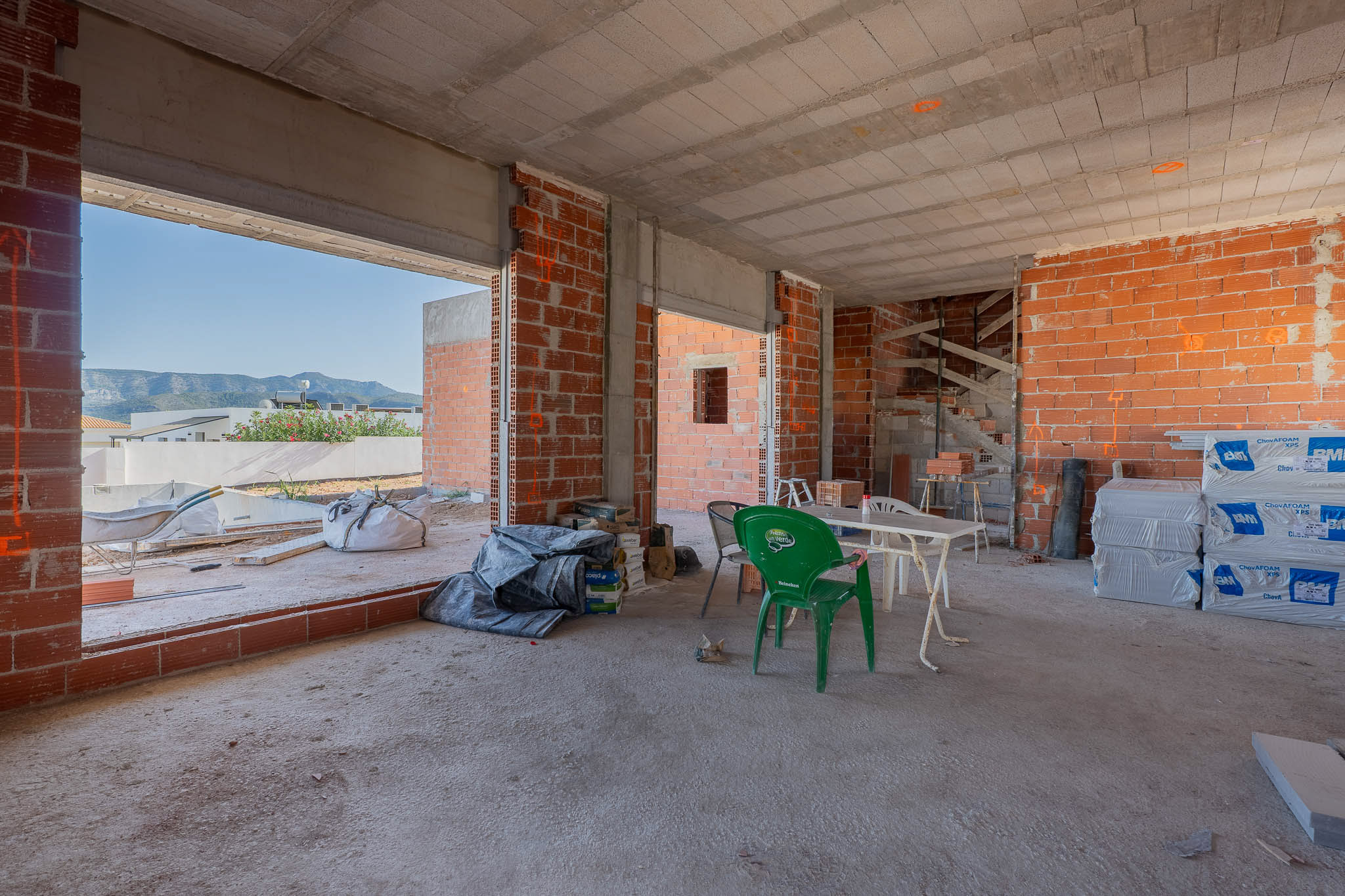 8351BEN - 8315BEN Villa neuve en construction avec vue sur la mer et la montagne.