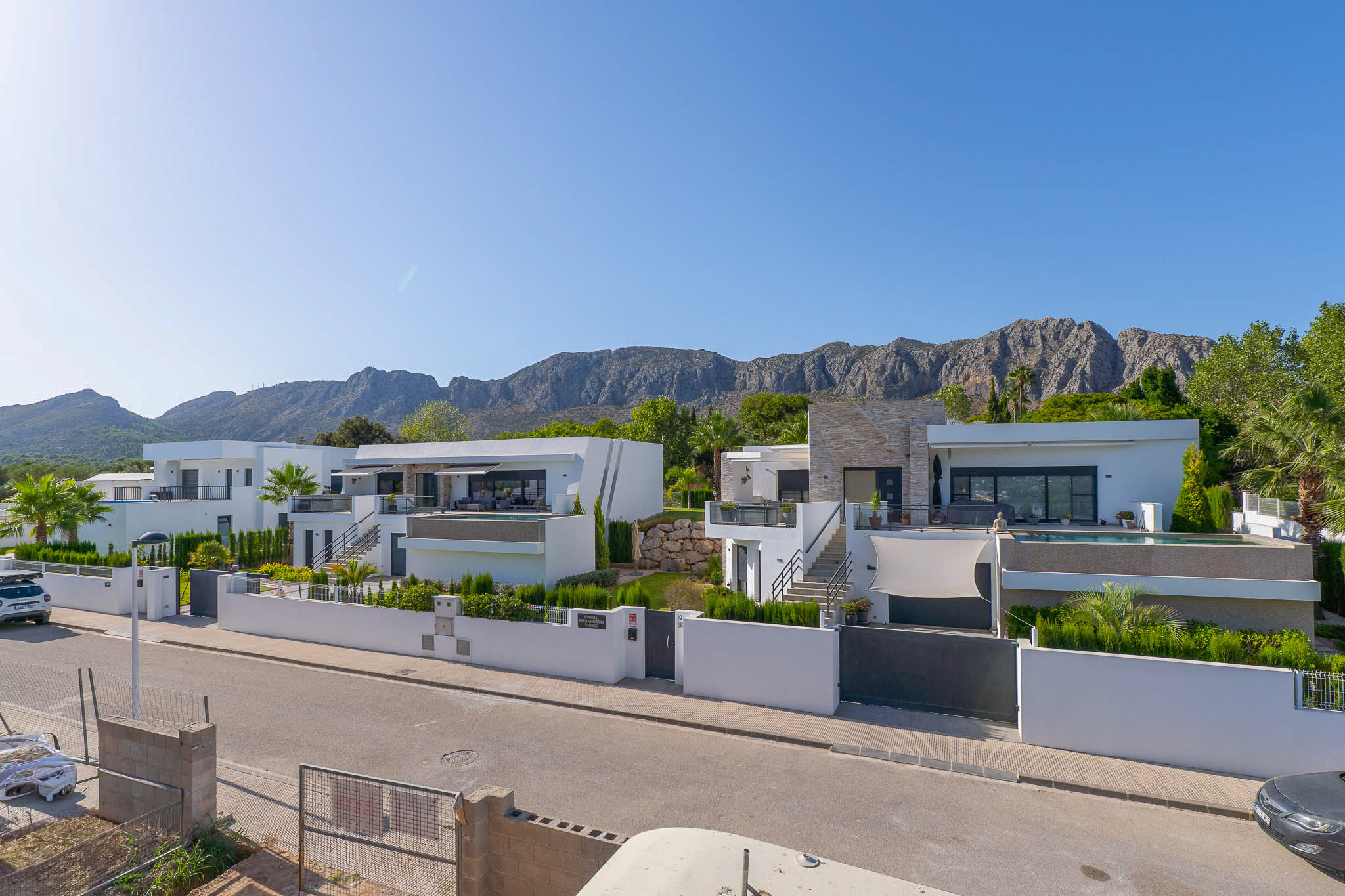 8351BEN - 8315BEN Villa neuve en construction avec vue sur la mer et la montagne.